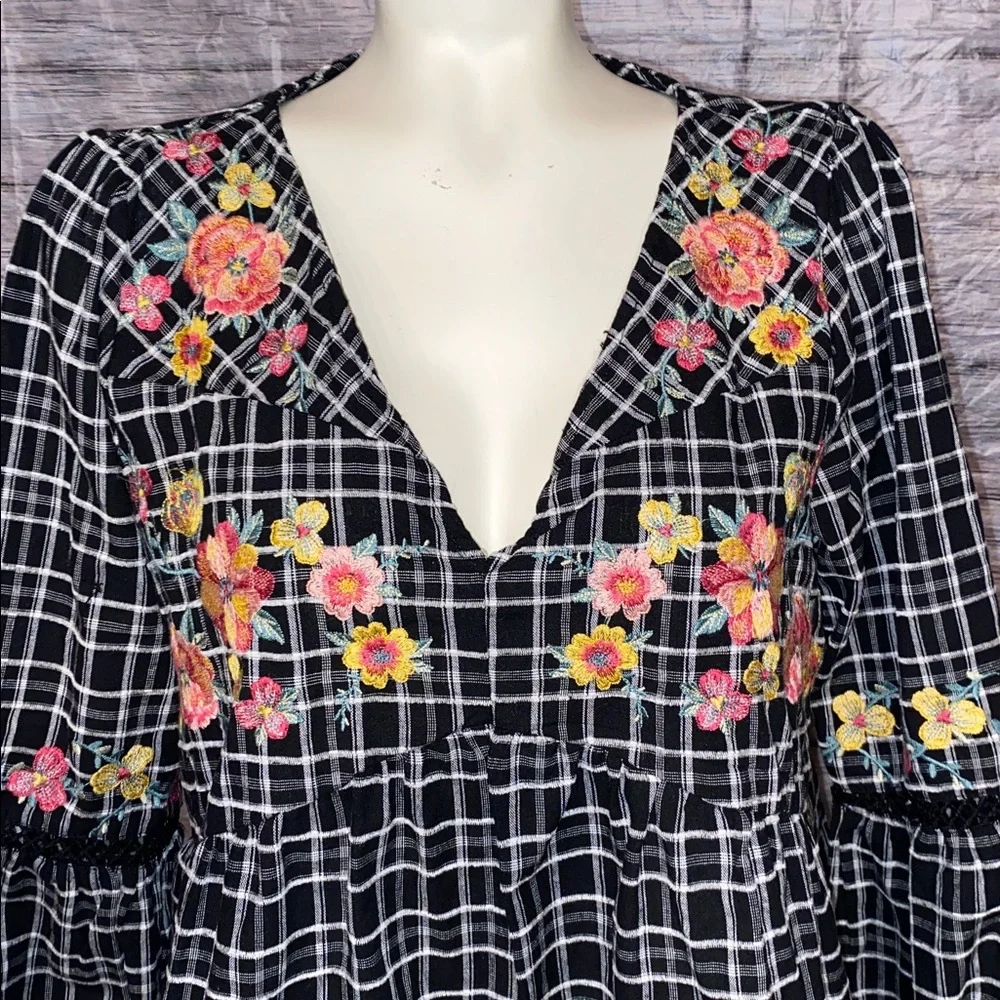 Savanna Jane Black & White Plaid Top With Embroidered Flowers - Picture 5 of 11